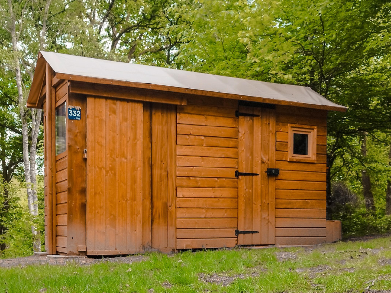 Premiumformule: standplaats 10A uitgerust met een Freecamp (hut met sanitair)
